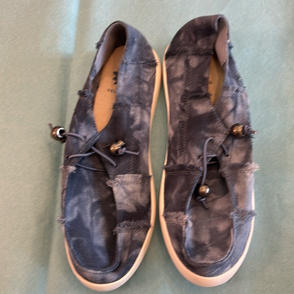 Yellowbox slip ons